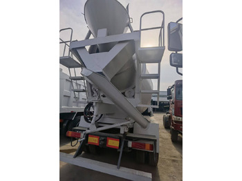 Betoniauto Sinotruk HOWO 371 Concrete mixer truck: kuva Betoniauto Sinotruk HOWO 371 Concrete mixer truck Betoniauto Sinotruk HOWO 371 Concrete mixer truck: kuva Betoniauto Sinotruk HOWO 371 Concrete mixer truck