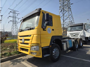 Vetopöytäauto SINOTRUK HOWO