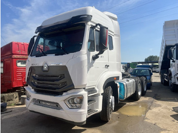 Vetopöytäauto SINOTRUK HOWO