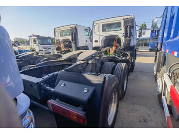 Vetopöytäauto Sinotruk HOWO 371 Tractor: kuva Vetopöytäauto Sinotruk HOWO 371 Tractor
