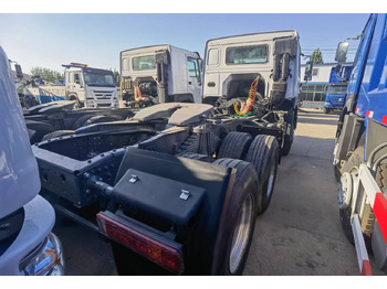 Vetopöytäauto Sinotruk HOWO 371 Tractor: kuva Vetopöytäauto Sinotruk HOWO 371 Tractor