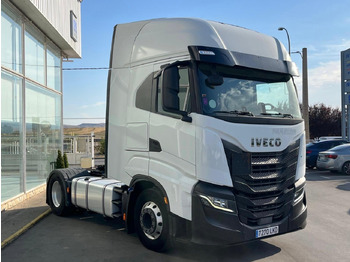 Vetopöytäauto Cabeza Tractora IVECO 460 AUTOMATICO CON INTARDER: kuva Vetopöytäauto Cabeza Tractora IVECO 460 AUTOMATICO CON INTARDER