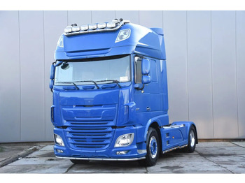 Vetopöytäauto DAF XF 530