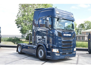 Vetopöytäauto SCANIA S 450