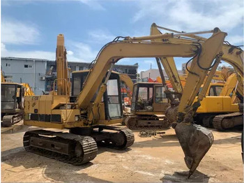Telakaivukone CATERPILLAR E70B