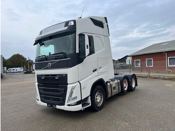 Vetopöytäauto VOLVO FH 500