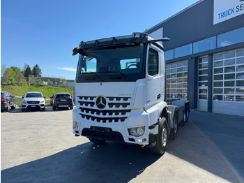 Koukkulava kuorma-auto MERCEDES-BENZ Arocs 3251