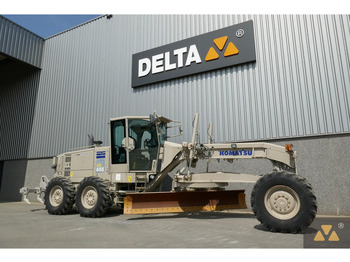 Tiehöylä Komatsu GD555-5 Ex-army: kuva Tiehöylä Komatsu GD555-5 Ex-army