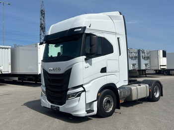 Vetopöytäauto IVECO S-WAY