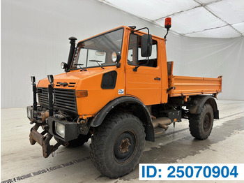 Kippiauto kuorma-auto UNIMOG