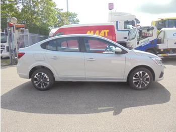Uusi Sedan Renault Taliant 1.0 TURBO NEW TAX FREE: kuva Uusi Sedan Renault Taliant 1.0 TURBO NEW TAX FREE