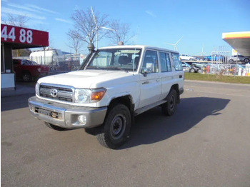 Henkilöauto TOYOTA Land Cruiser