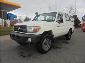 Henkilöauto TOYOTA Land Cruiser