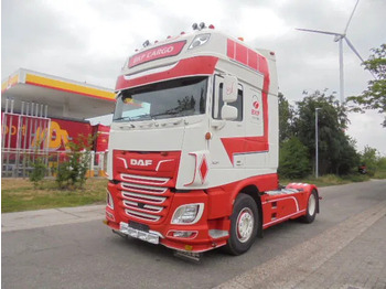 Vetopöytäauto DAF XF 530
