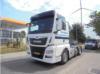 Vetopöytäauto MAN TGX 26.500