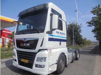 Vetopöytäauto MAN TGX 26.500