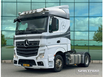 Vetopöytäauto MERCEDES-BENZ Actros 1945