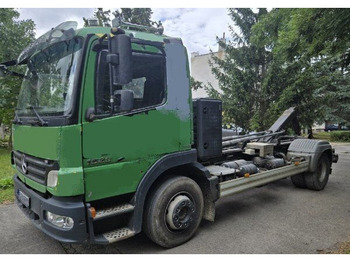 Koukkulava kuorma-auto MERCEDES-BENZ Atego