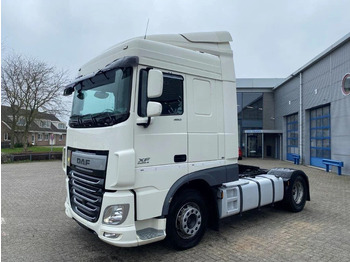 Vetopöytäauto DAF XF 106 460