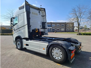 Vetopöytäauto Volvo FH4-460 / VEB+ / DOUBLE TANK / FRIDGE / AUTOMATIC / EURO-6 / 2018: kuva Vetopöytäauto Volvo FH4-460 / VEB+ / DOUBLE TANK / FRIDGE / AUTOMATIC / EURO-6 / 2018