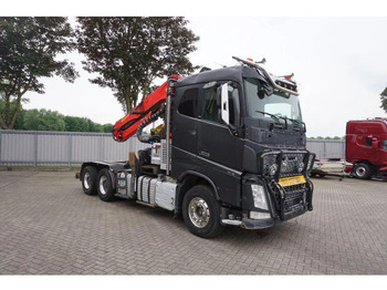 Puuauto, Nosturiauto Volvo FH16-750 / ENGINE RUNNING / 6x4 / RETARDER / BIG AXLE / VEB+ / PALFINGER FD250 / EURO-6 / 2016: kuva Puuauto, Nosturiauto Volvo FH16-750 / ENGINE RUNNING / 6x4 / RETARDER / BIG AXLE / VEB+ / PALFINGER FD250 / EURO-6 / 2016