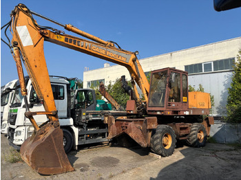 Pyöräalustainen kaivinkone CASE