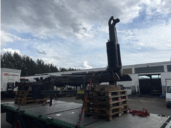 Koukkulava kuorma-auto