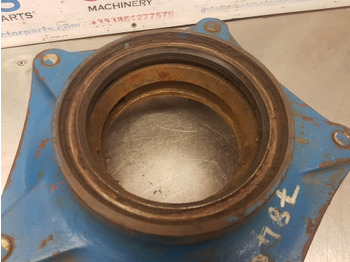 Etuakseli Ford 7840, 7740, 6640, 5640 Front Axle Hub Bolt Plate Car125196, 81862986: kuva Etuakseli Ford 7840, 7740, 6640, 5640 Front Axle Hub Bolt Plate Car125196, 81862986