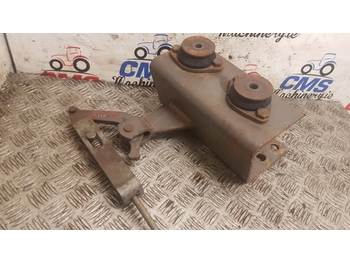 Ohjaamon ripustus - Traktori Massey Ferguson 690, 698, 699 Cab Suspension Bracket Mounting Rhs 1679774m93: kuva Ohjaamon ripustus - Traktori Massey Ferguson 690, 698, 699 Cab Suspension Bracket Mounting Rhs 1679774m93