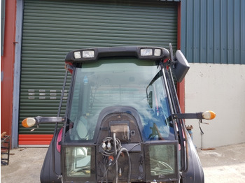 Ohjaamo Valtra T.150 T150ch, T150c, Tc, Tch Series, Complete Cab V35971000, V36567500: kuva Ohjaamo Valtra T.150 T150ch, T150c, Tc, Tch Series, Complete Cab V35971000, V36567500