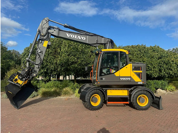 Pyöräalustainen kaivinkone VOLVO EWR170E
