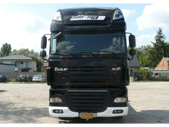 Vetopöytäauto DAF XF 105 460