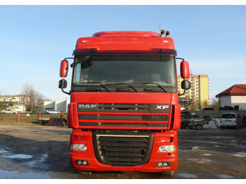 Vetopöytäauto DAF XF 105 460