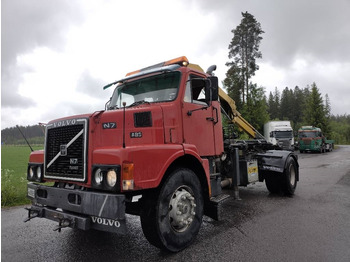 Nostovarsi-vaihtolavakuorma kuorma-auto VOLVO