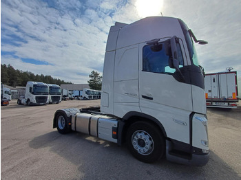 Vetopöytäauto 2023 Volvo FH 500 Globetrotter XL: kuva Vetopöytäauto 2023 Volvo FH 500 Globetrotter XL