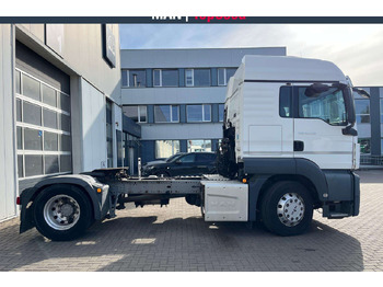 Vetopöytäauto MAN 18.420 ADR EXIII: kuva Vetopöytäauto MAN 18.420 ADR EXIII