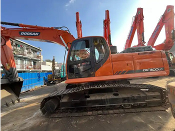 Telakaivukone Low running hours Used Machinery Doosan300 dx300lc Hydraulic Crawler Backhoe Digger 30ton Used Excavator Doosan DX300LC: kuva Telakaivukone Low running hours Used Machinery Doosan300 dx300lc Hydraulic Crawler Backhoe Digger 30ton Used Excavator Doosan DX300LC