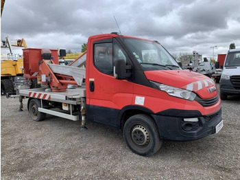 Itsekulkevat henkilönostimet IVECO Daily