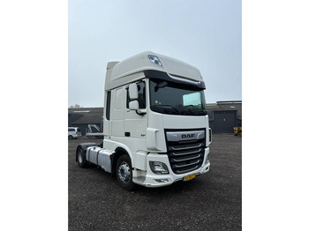 Vetopöytäauto DAF XF 106 530