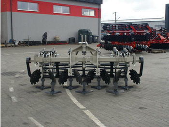 Leasing ROLEX Flügelschargrubber / Stubble cultivator / Dechaumeur à dents / Aratri stoppiatori / Стерневой культиватор / Agregat podorywkowy 3 m ROLEX Flügelschargrubber / Stubble cultivator / Dechaumeur à dents / Aratri stoppiatori / Стерневой культиватор / Agregat podorywkowy 3 m: kuva Leasing ROLEX Flügelschargrubber / Stubble cultivator / Dechaumeur à dents / Aratri stoppiatori / Стерневой культиватор / Agregat podorywkowy 3 m ROLEX Flügelschargrubber / Stubble cultivator / Dechaumeur à dents / Aratri stoppiatori / Стерневой культиватор / Agregat podorywkowy 3 m Leasing ROLEX Flügelschargrubber / Stubble cultivator / Dechaumeur à dents / Aratri stoppiatori / Стерневой культиватор / Agregat podorywkowy 3 m ROLEX Flügelschargrubber / Stubble cultivator / Dechaumeur à dents / Aratri stoppiatori / Стерневой культиватор / Agregat podorywkowy 3 m: kuva Leasing ROLEX Flügelschargrubber / Stubble cultivator / Dechaumeur à dents / Aratri stoppiatori / Стерневой культиватор / Agregat podorywkowy 3 m ROLEX Flügelschargrubber / Stubble cultivator / Dechaumeur à dents / Aratri stoppiatori / Стерневой культиватор / Agregat podorywkowy 3 m