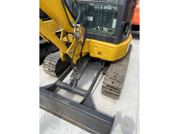 Minikuormaaja KOMATSU PC30