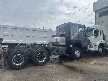 Vetopöytäauto SINOTRUK HOWO