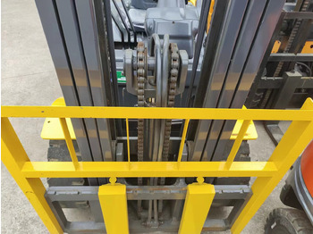 Leasing KOMATSU FD30 FD50 FD70 Japanese diesel forklift KOMATSU FD30 FD50 FD70 Japanese diesel forklift: kuva Leasing KOMATSU FD30 FD50 FD70 Japanese diesel forklift KOMATSU FD30 FD50 FD70 Japanese diesel forklift