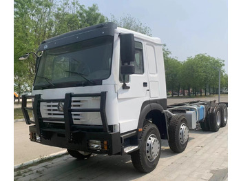 Vetopöytäauto SINOTRUK HOWO