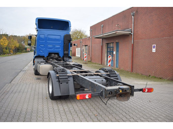 Kuorma-auto alusta DAF  LF 280 Fahrgestell Klima Navi 8-Gang ACC AHK: kuva Kuorma-auto alusta DAF  LF 280 Fahrgestell Klima Navi 8-Gang ACC AHK