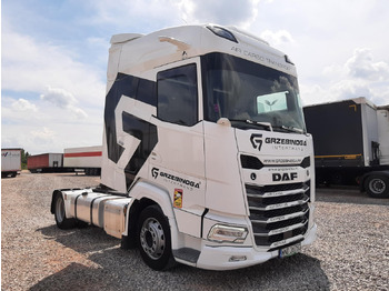 Vetopöytäauto DAF XG 480
