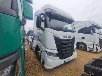 Vetopöytäauto IVECO