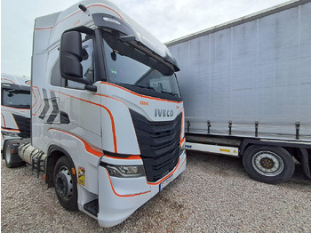 Vetopöytäauto IVECO