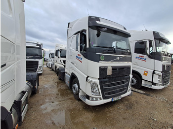 Vetopöytäauto VOLVO FH 460