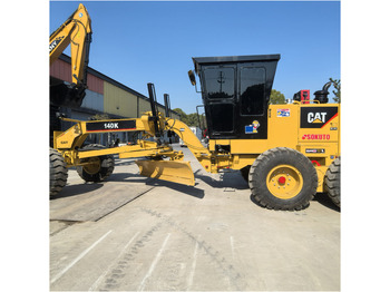 Tiehöylä CATERPILLAR 140K